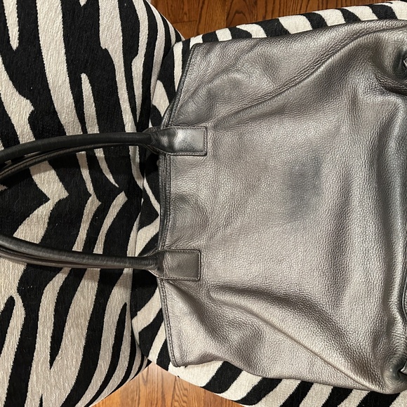 Tory Burch Platinum Pebbled Leather Tote - Picture 8 of 9